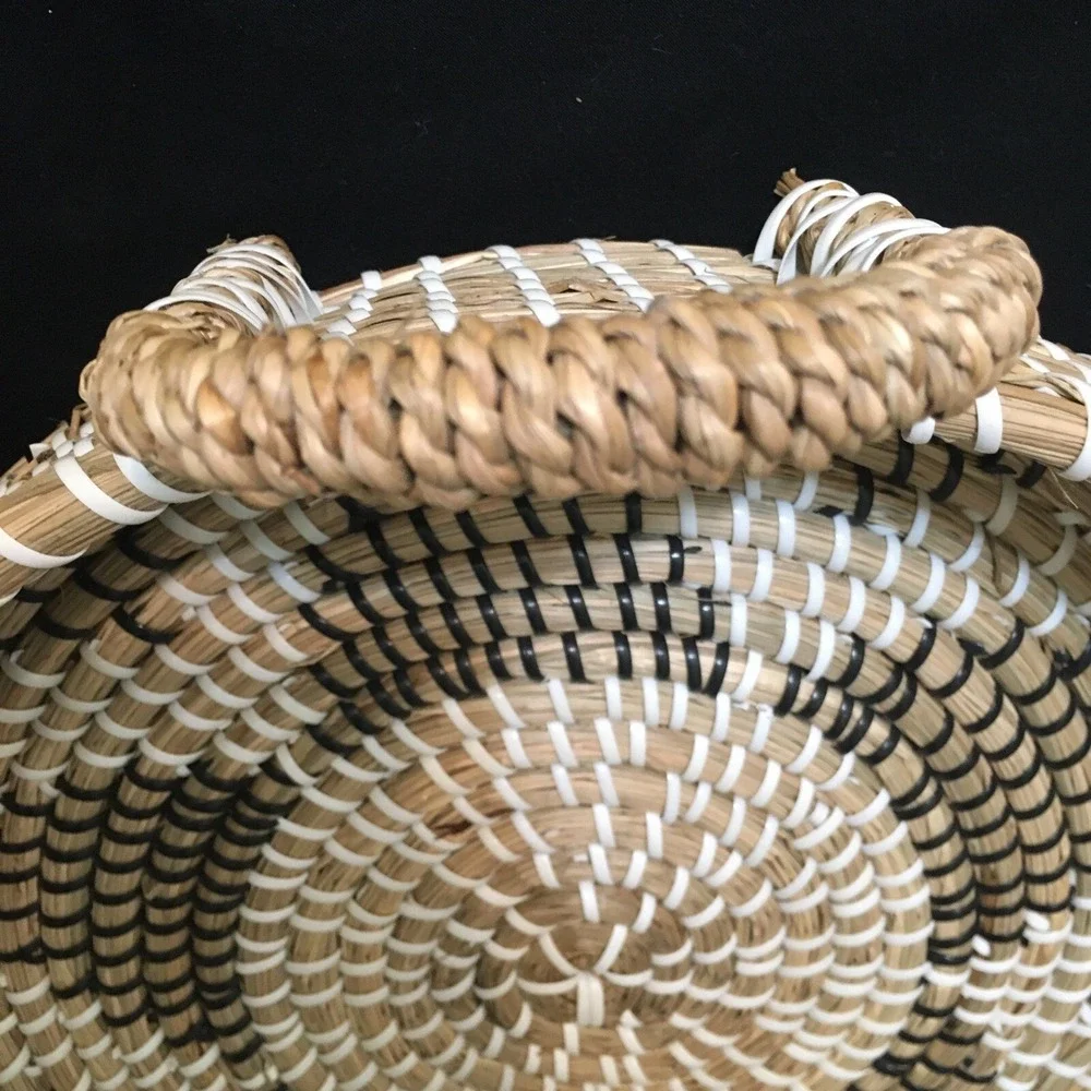 Round Sweet grass Serving Tray, Hand Woven Star Design Tan‎ Black White 14